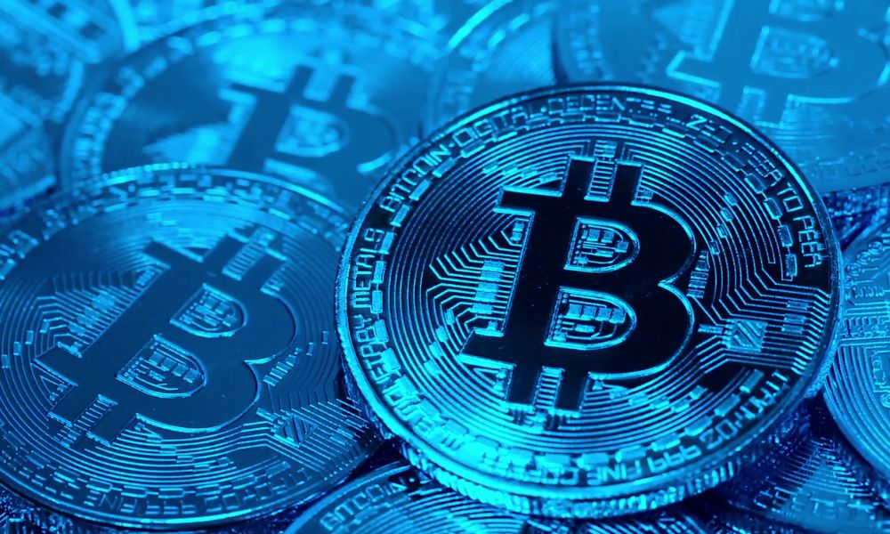 Bitcoin là gì? Đánh giá Bitcoin chi tiết nhất 2025 3 Đặc tính cốt lõi của Bitcoin: Phi tập trung, Nguồn cung giới hạn, Minh bạch và Bảo mật